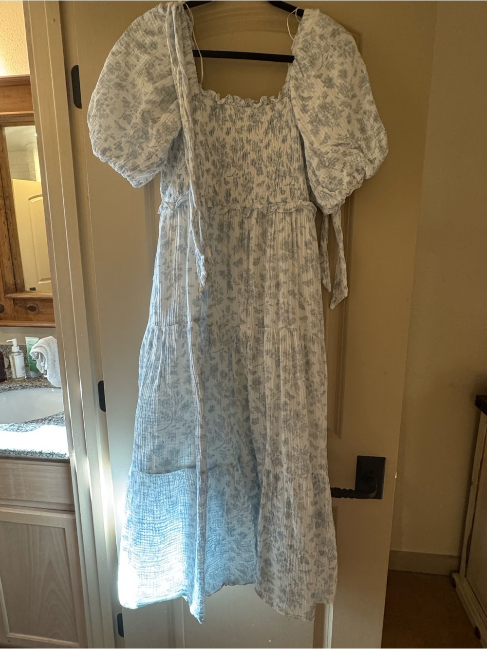 Light Blue Floral Puff-Sleeve Maxi Dress - Picture 3 of 3